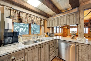 House (4 Bedrooms) | Interior