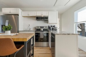 Fridge, microwave, oven, stovetop - Elevated Pad @ Cherry Street (Tulsa)