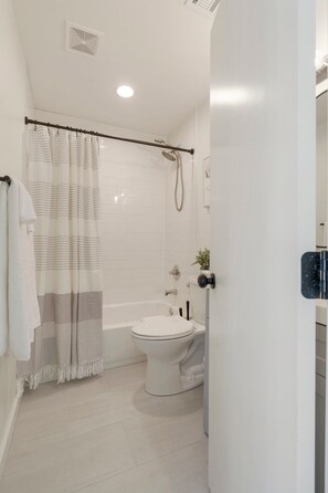 Hair dryer, towels - Elevated Pad @ Cherry Street (Tulsa)