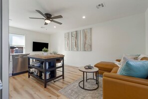 TV, video games - Elevated Pad @ Cherry Street (Tulsa)