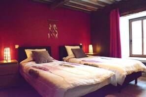 4 chambres, fer et planche à repasser, lit parapluie, Wi-Fi gratuit