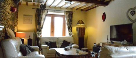 Smart TV, lareira, DVD player