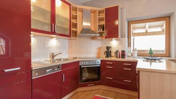 Réfrigérateur, four, plaque de cuisson, lave-vaisselle