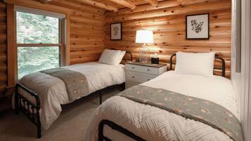 6 bedrooms, iron/ironing board, travel crib, free WiFi