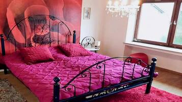 6 Schlafzimmer, Reisekinderbett