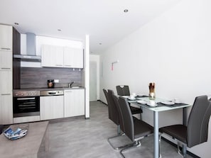 Fridge, oven, stovetop, dishwasher - Chalet in Kaprun near Ski Slopes (Kaprun)