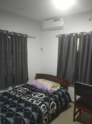 2 bedrooms, in-room safe, desk, iron/ironing board