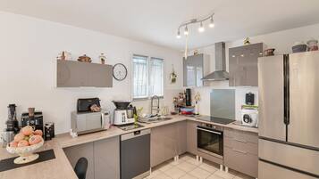 Fridge, microwave, oven, dishwasher