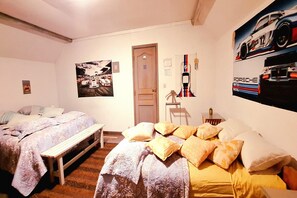 5 室のベッドルーム、WiFi (無料)