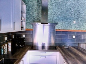 Kühlschrank, Mikrowelle, Geschirrspüler