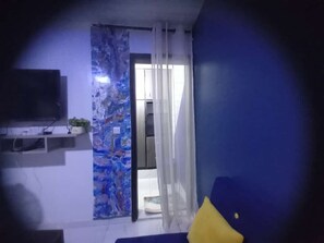 Interior - Apartment-Sleeps2-Parking-PetFriendly (Abidjan Yopougon Toit Rouge)