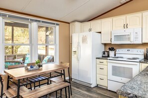 House, Multiple Beds, Fireplace, Mountain View | Private kitchen | Coffee/tea maker