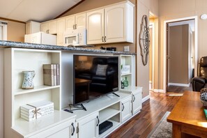 House, Multiple Beds, Fireplace, Mountain View | Private kitchen | Coffee/tea maker