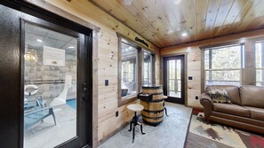 Interior - Bearly Dippin (Sevierville)