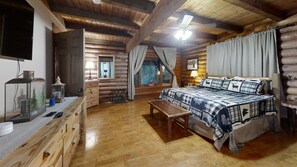 Cabin, Multiple Beds, Hot Tub, Mountain View | 3 bedrooms, individually decorated, individually furnished, bed sheets - Three Bears of Gatlinburg (Gatlinburg)