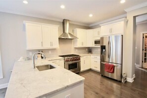 Fridge, microwave, oven, stovetop - Luxe 3 Bedroom Stunning Home​ (Saratoga Springs)