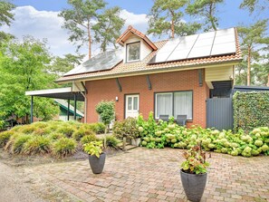 Exterior - Charming holiday home with a covered terrace (Meijel)