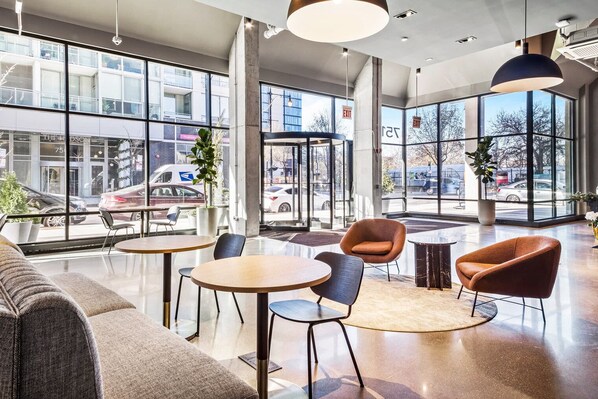 Interior - Luxe River North 1BR w/ Pool & Fitness Area, 1 Block to L, by Blueground (Chicago)