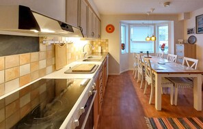 Geladeira, fogão, cooktop, lava-louças