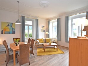 Fernseher, Stereoanlage