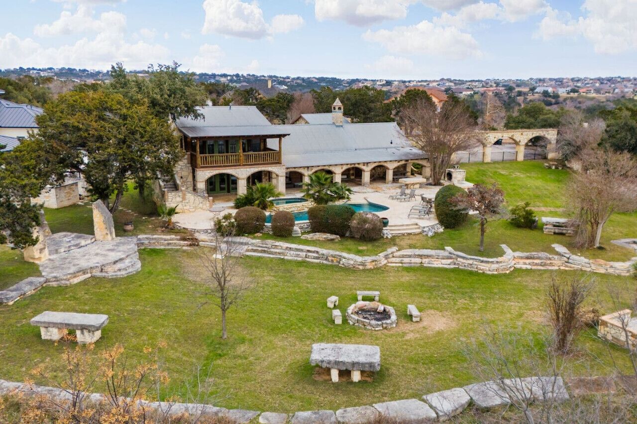 New! Luxury Villa | hot tub | Great for families