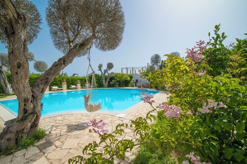 Villa Lisa with huge Pool and Garden, Melendugno, Italy