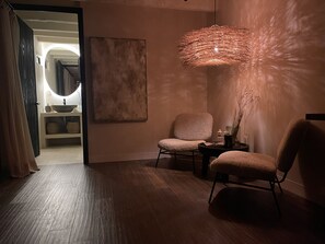 Premium bedding, blackout drapes, soundproofing, iron/ironing board - Casa Realm (Querétaro)