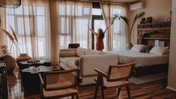 1 bedroom, premium bedding, blackout drapes, soundproofing