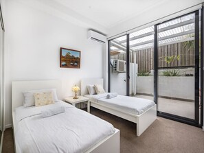 2 bedrooms, desk, iron/ironing board, free WiFi