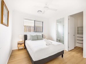 3 dormitoris, escriptori, planxa i posts de planxar i wifi 