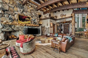 Lobby - Iconic Cowboy Lodge 1066 (Steamboat Springs)
