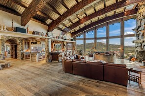 Interior - Iconic Cowboy Lodge 1066 (Steamboat Springs)