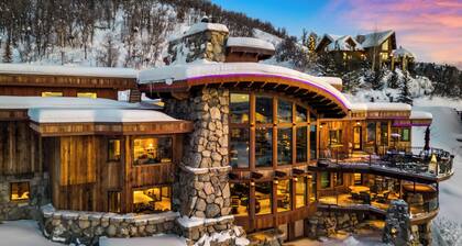 Iconic Cowboy Lodge 1066