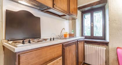 Apartamento con piscina cerca del bosque.