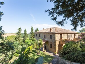 Exterior - Holiday Home in Volterra with Pool & Views (Volterra)
