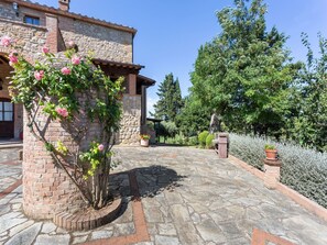 Property grounds - Holiday Home in Volterra with Pool & Views (Volterra)