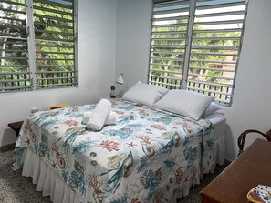 3 Schlafzimmer, Schreibtisch, Bügeleisen/Bügelbrett, Reisekinderbett