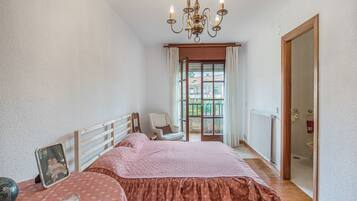 4 dormitorios, tabla de planchar con plancha, wifi