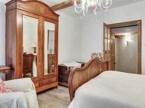 4 bedrooms, WiFi - Charming Stay in Viroinval (Viroinval)