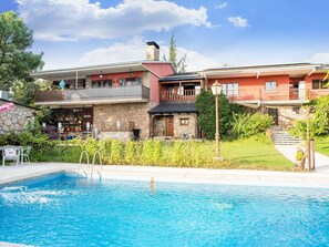 A two-story building with a pool in front. - Tranquil Garden Hideaway (Galapagar)