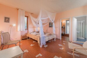 4 bedrooms, iron/ironing board