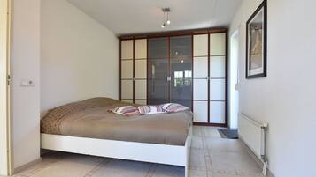 3 makuuhuonetta, silitysrauta/-lauta, Wi-Fi