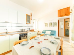 Fridge, stovetop, dishwasher, coffee/tea maker - Apartment in Cala Gonone by Dolce Acqua Cliff (Calagonone)