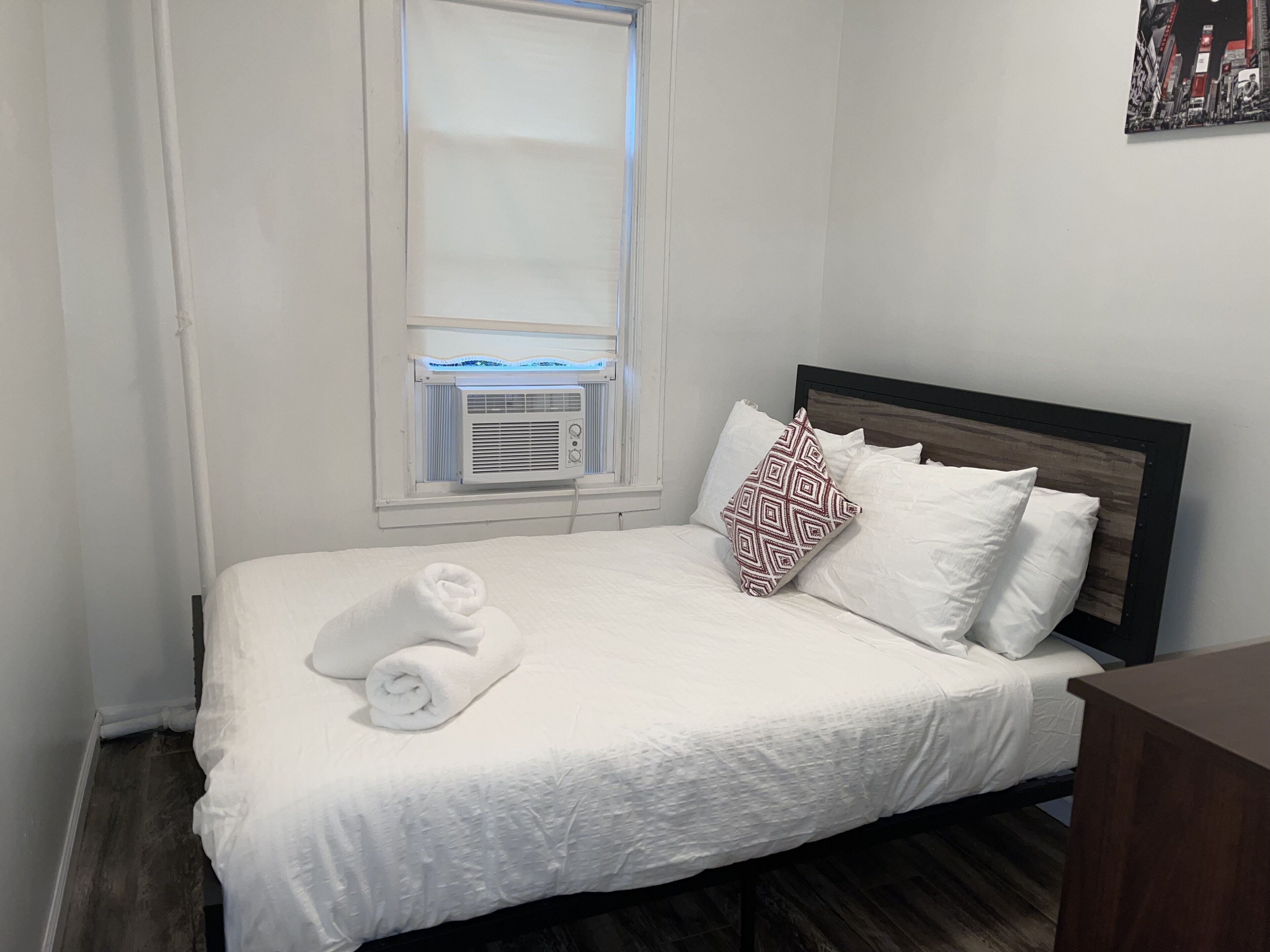 3 bedrooms, iron/ironing board, WiFi, bed sheets
