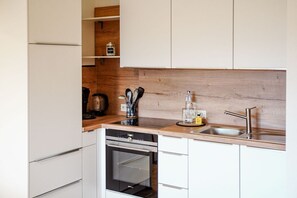 Fridge, microwave, oven, stovetop - Ferienwohnung am See - Fewo "Am See" in Niedersfeld für Max. 6 Personen (Winterberg)