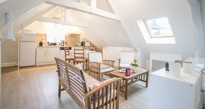 Quiet apartment in Bayeux 9km from beach