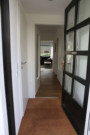 Interior - Holiday Home 'Ferienwohnung Strandgut' with Private Terrace and Wi-Fi (Glücksburg)