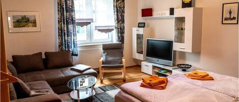 1 habitación, tabla de planchar con plancha, wifi gratis y ropa de cama