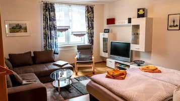 1 habitación, tabla de planchar con plancha, wifi gratis y ropa de cama