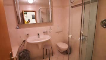 Doccia, asciugacapelli, asciugamani